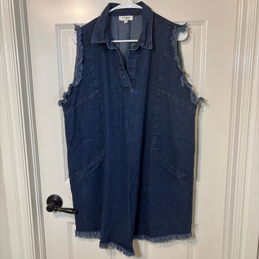 Umgee Frayed Blue Denim Sleeveless Dress Size L V-Neck Collar Pockets